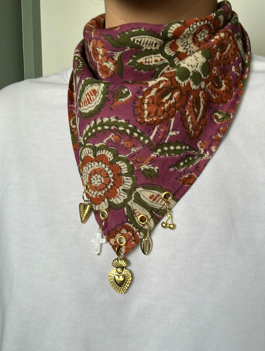 Foulard à charms Marie, motif Indian Flowers, pièce artisanale Nine