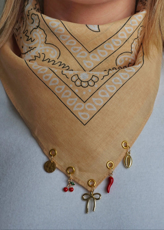 Foulard bandana beige à charms personnalisables Nine, fait main en France