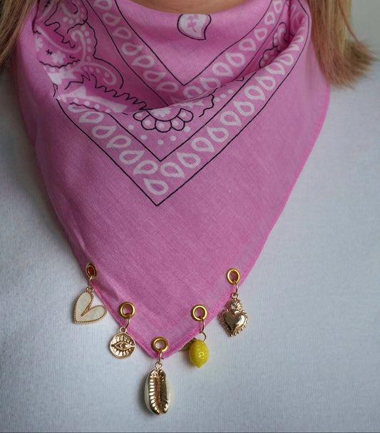 Foulard bandana rose à charms personnalisables Nine, fait main en France